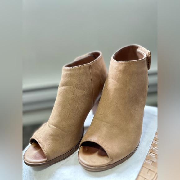 Sandals - Picture 3 of 5